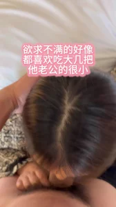 母狗吃大屌，我拍母狗