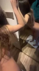 宝宝我们对镜子C好不好